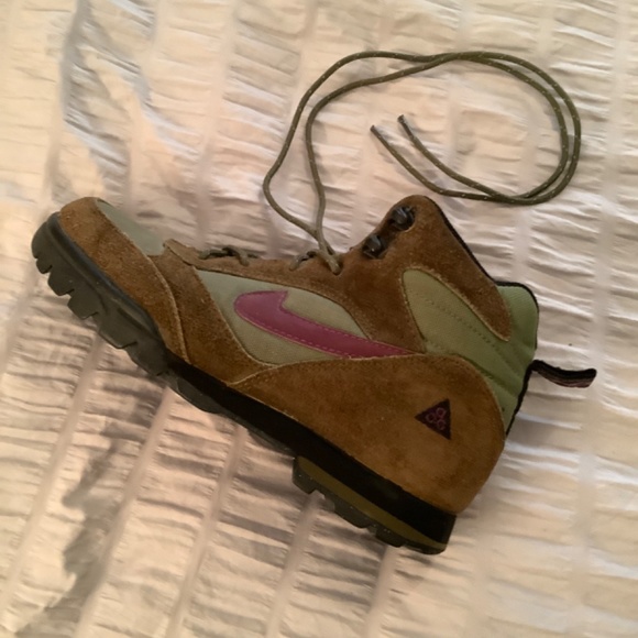 Vintage Nike Hiking Boot Shoe. Green Suede & Purple  Womens 8.5 EUC - Picture 7 of 8